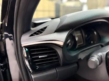 TOYOTA Hilux 2.8 D-4D 4Wd Invincible JBL AHK Rollo Büge