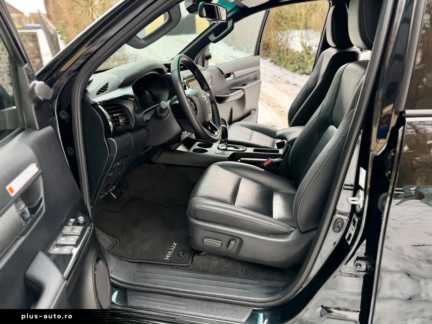 TOYOTA Hilux 2.8 D-4D 4Wd Invincible JBL AHK Rollo Büge