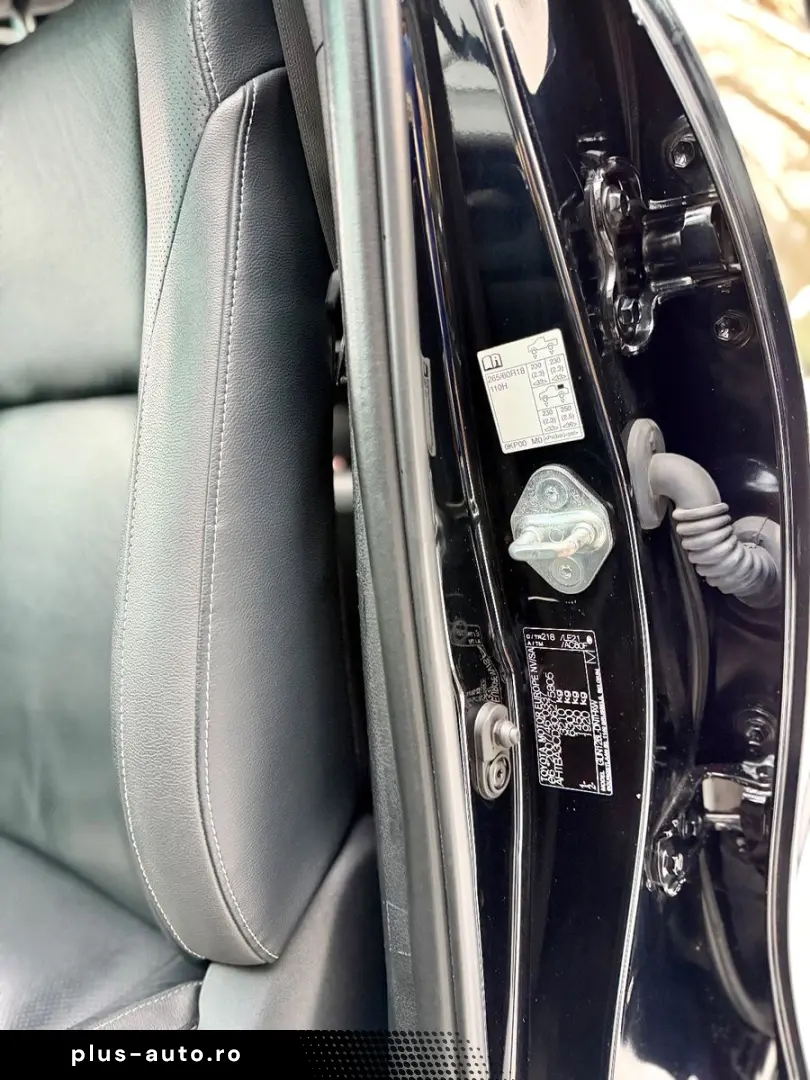 TOYOTA Hilux 2.8 D-4D 4Wd Invincible JBL AHK Rollo Büge