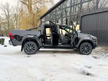 TOYOTA Hilux 2.8 D-4D 4Wd Invincible JBL AHK Rollo Büge