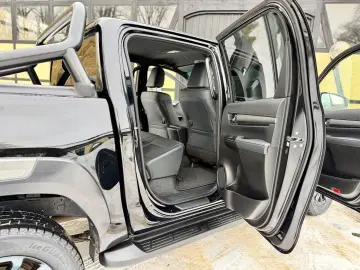 TOYOTA Hilux 2.8 D-4D 4Wd Invincible JBL AHK Rollo Büge