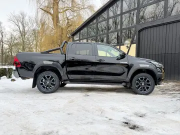 TOYOTA Hilux 2.8 D-4D 4Wd Invincible JBL AHK Rollo Büge