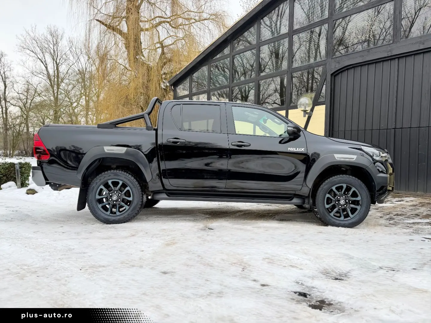 TOYOTA Hilux 2.8 D-4D 4Wd Invincible JBL AHK Rollo Büge