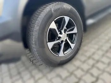 TOYOTA Hilux Double Cab Invincible 4x4 RFK AHK