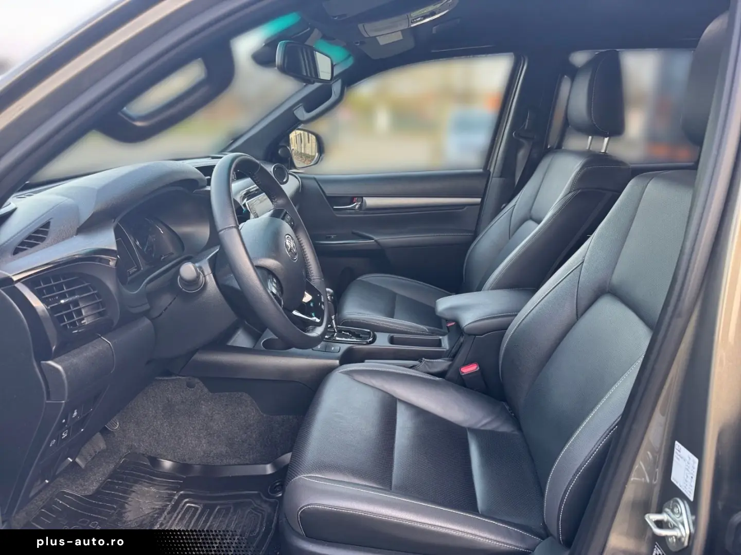 TOYOTA Hilux Double Cab Invincible 4x4 RFK AHK