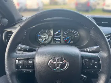 TOYOTA Hilux Double Cab Invincible 4x4 RFK AHK