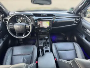 TOYOTA Hilux Double Cab Invincible 4x4 RFK AHK