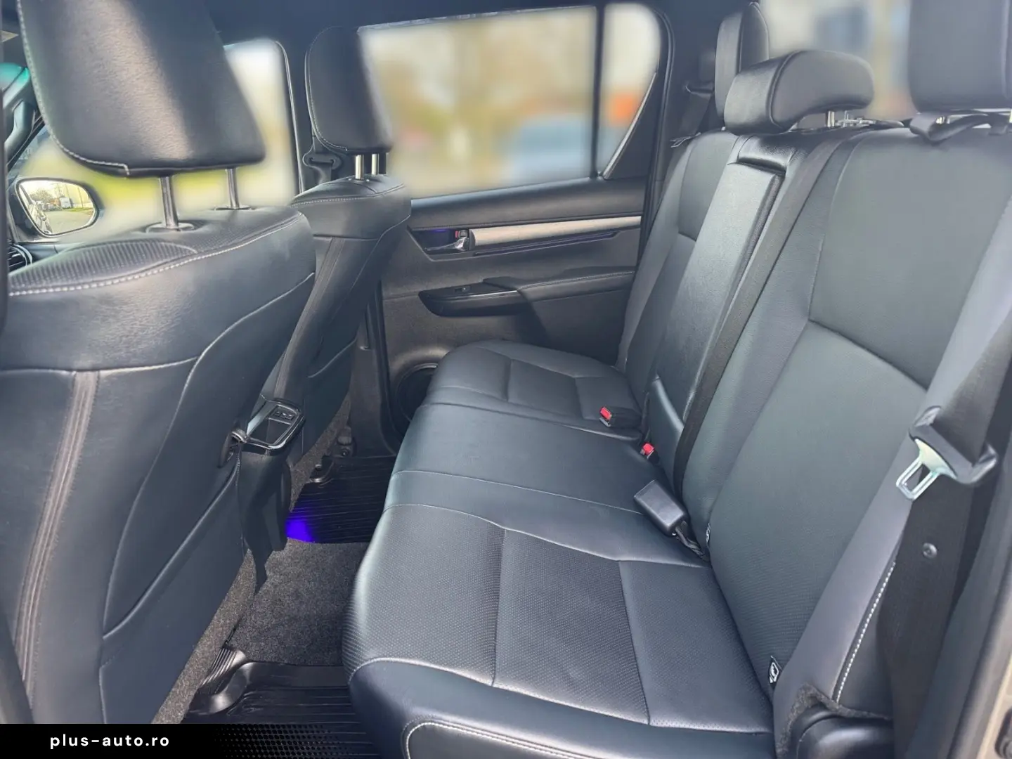 TOYOTA Hilux Double Cab Invincible 4x4 RFK AHK