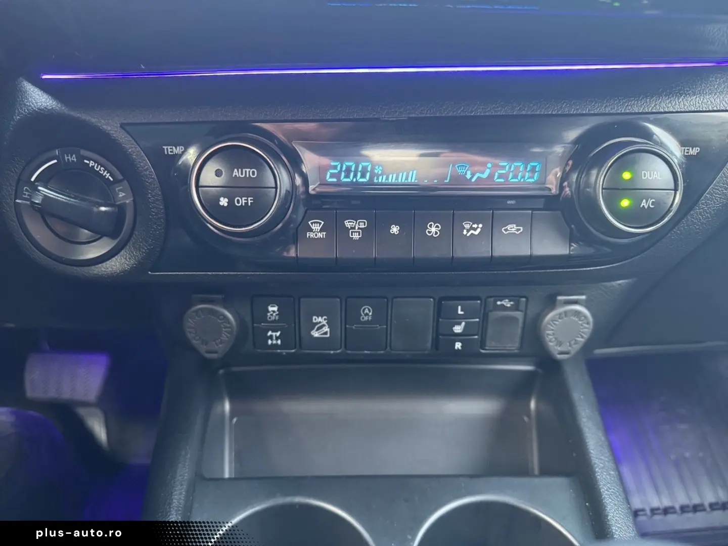 TOYOTA Hilux Double Cab Invincible 4x4 RFK AHK