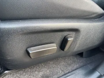 TOYOTA Hilux Double Cab Invincible 4x4 RFK AHK