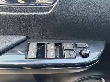 TOYOTA Hilux Double Cab Invincible 4x4 RFK AHK