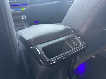 TOYOTA Hilux Double Cab Invincible 4x4 RFK AHK