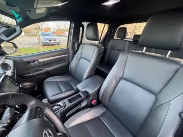 TOYOTA Hilux Double Cab Invincible 4x4 RFK AHK