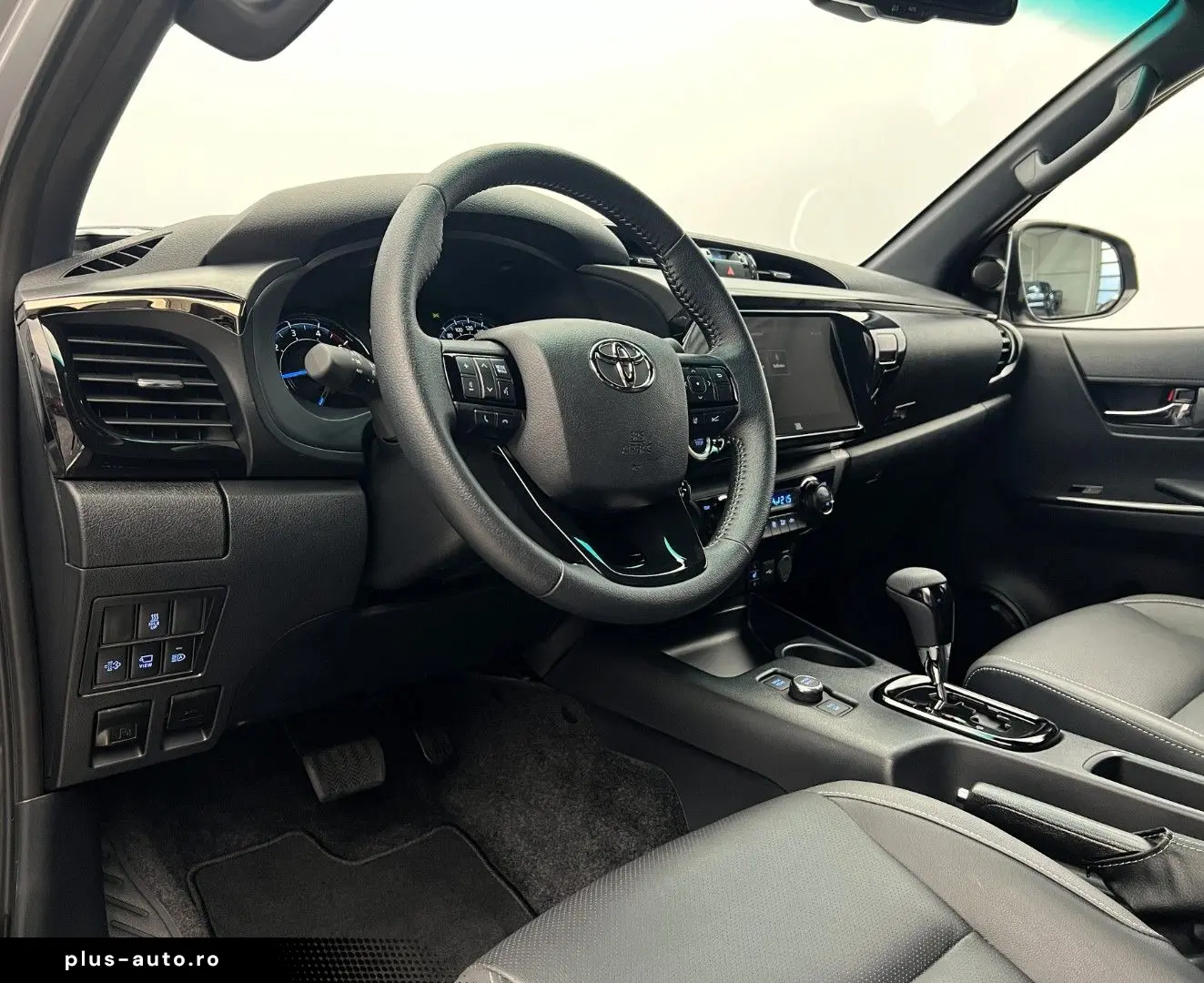 TOYOTA Hilux 2.8 D4-D Invincible MY2025 Mild HYBRID AHK