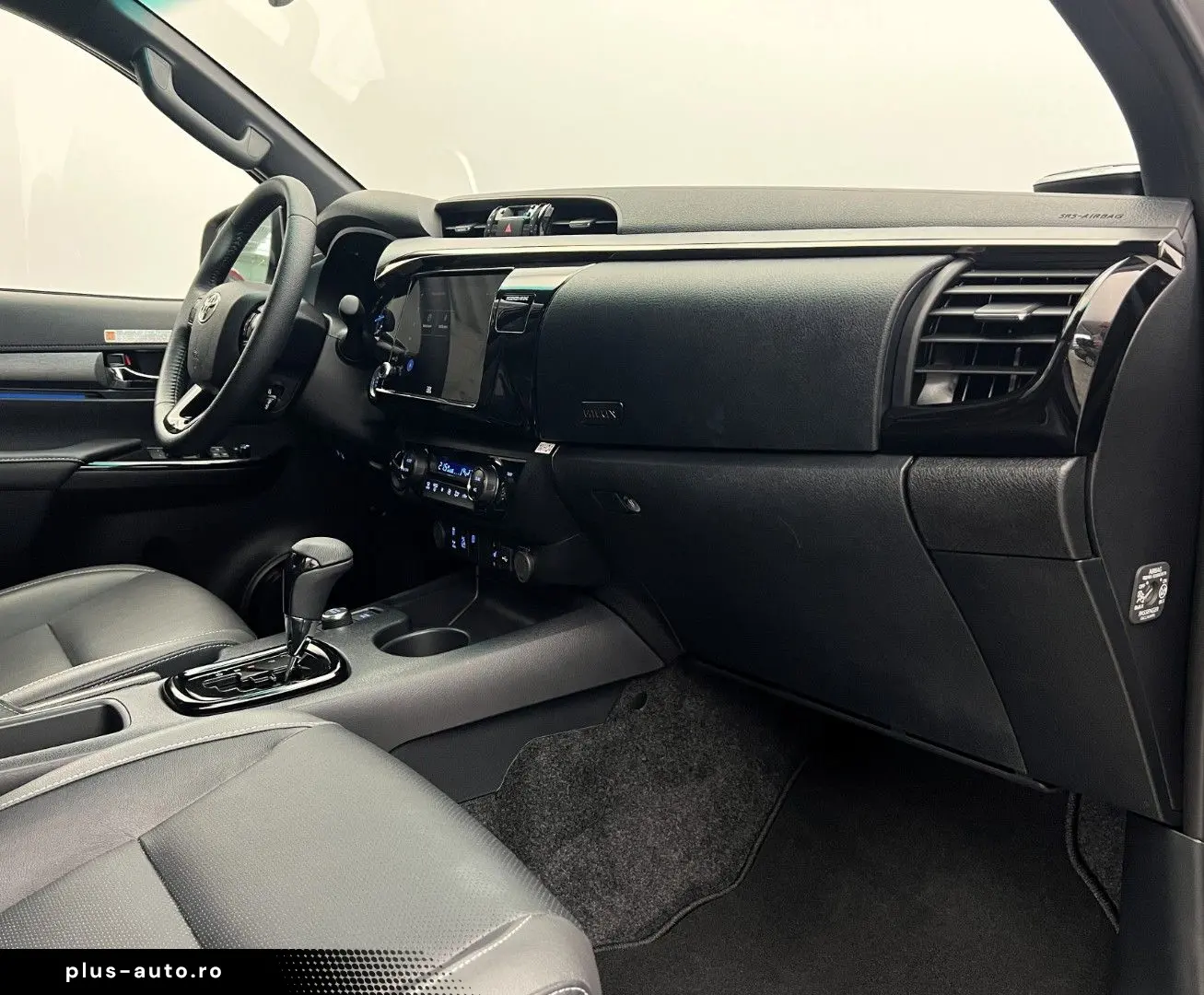 TOYOTA Hilux 2.8 D4-D Invincible MY2025 Mild HYBRID AHK