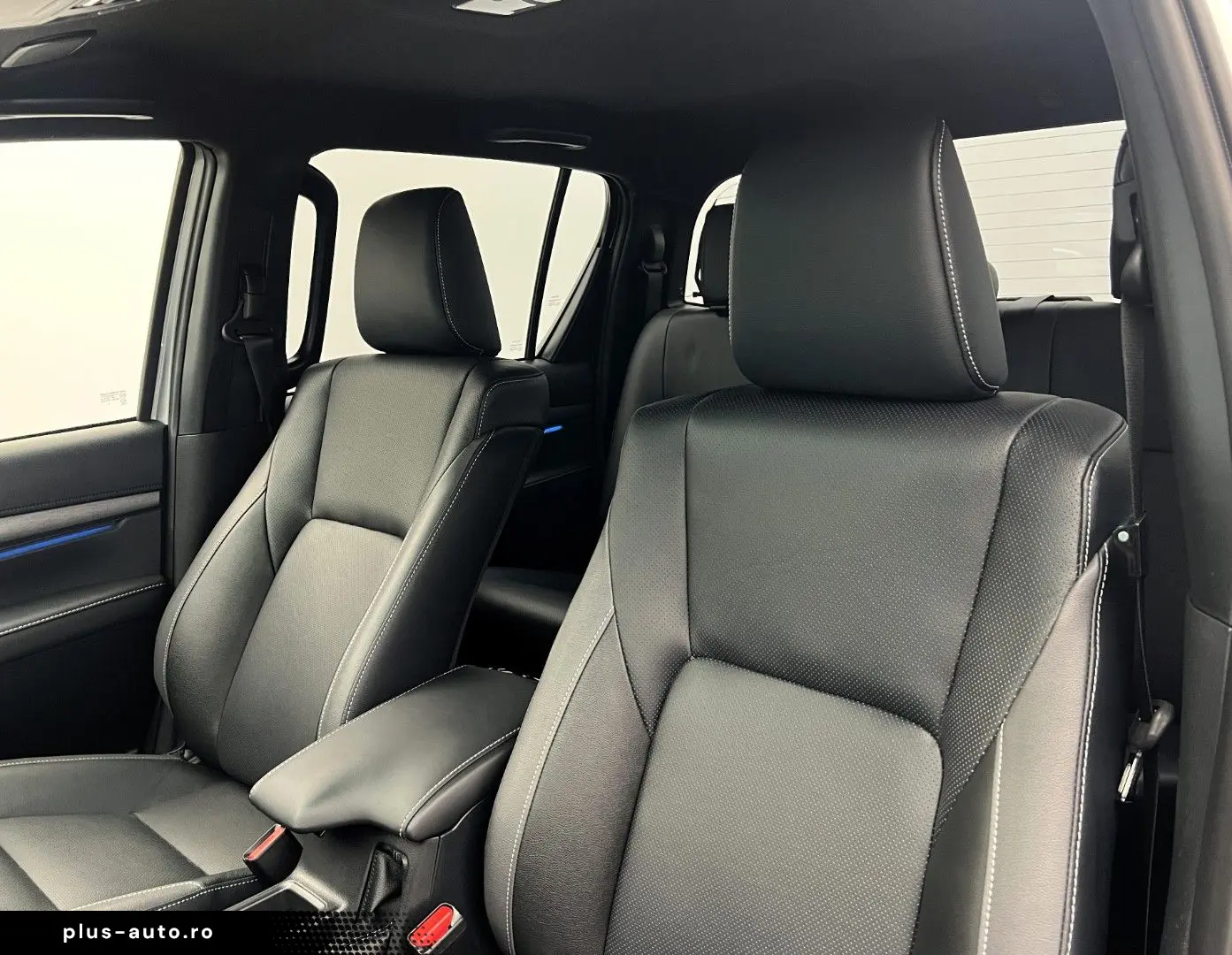 TOYOTA Hilux 2.8 D4-D Invincible MY2025 Mild HYBRID AHK