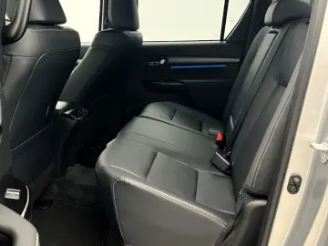 TOYOTA Hilux 2.8 D4-D Invincible MY2025 Mild HYBRID AHK