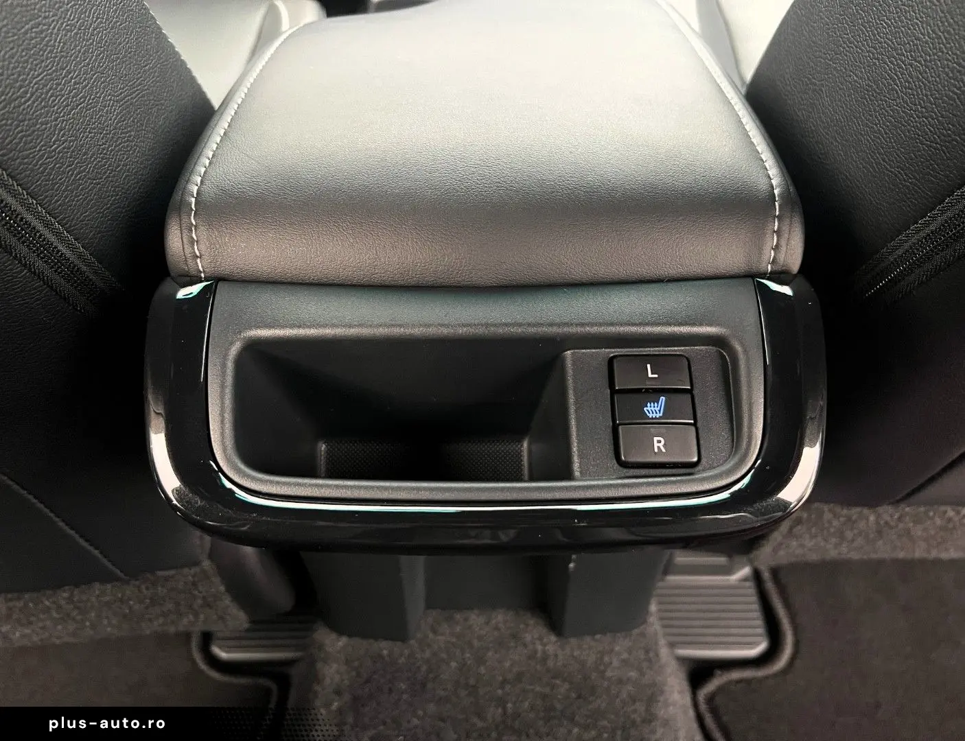 TOYOTA Hilux 2.8 D4-D Invincible MY2025 Mild HYBRID AHK