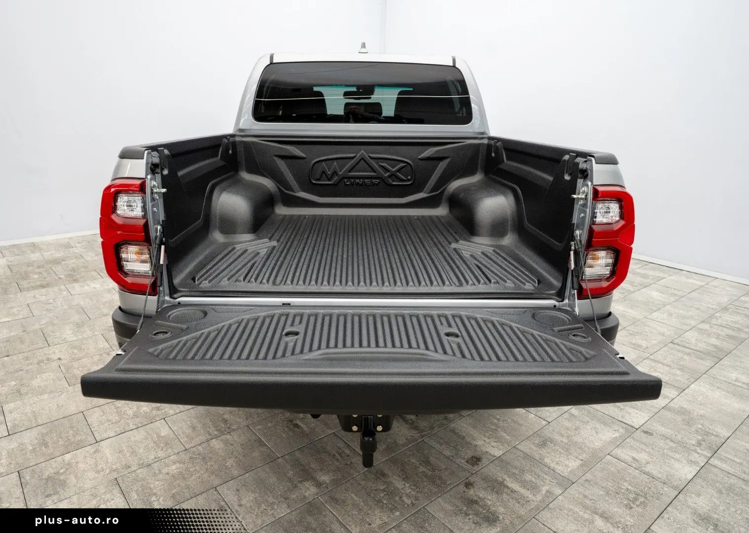 TOYOTA Hilux 2.8 D4-D Invincible MY2025 Mild HYBRID AHK