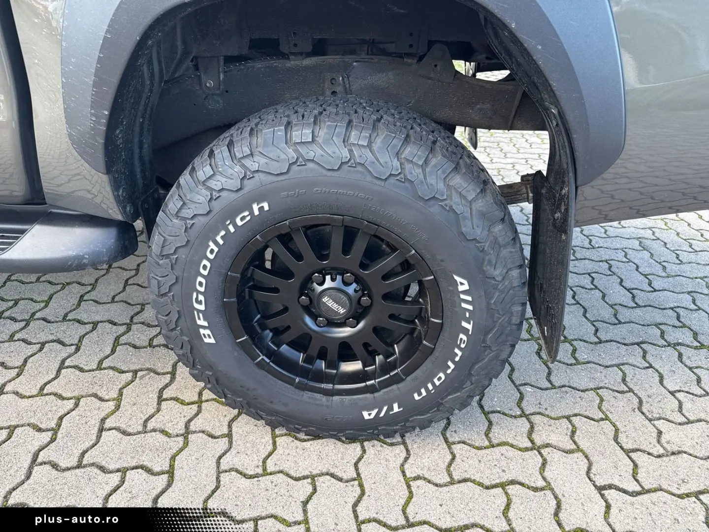 TOYOTA Hilux 2.8 D-4D Double Cab Invincible 4x4 BFGoodr