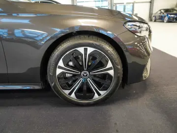 MERCEDES-BENZ E 300 e