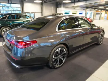 MERCEDES-BENZ E 300 e