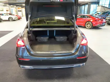 MERCEDES-BENZ E 300 e