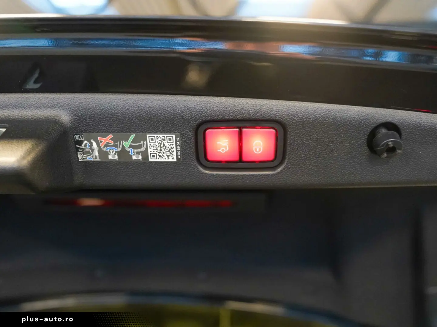 MERCEDES-BENZ E 300 e