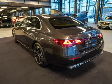 MERCEDES-BENZ E 300 e