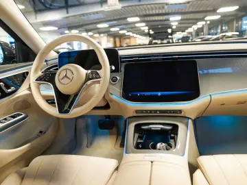 MERCEDES-BENZ E 300 e