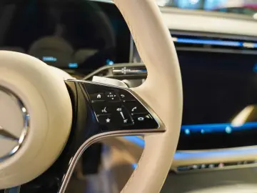 MERCEDES-BENZ E 300 e