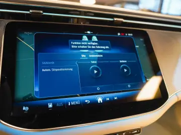 MERCEDES-BENZ E 300 e