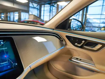 MERCEDES-BENZ E 300 e