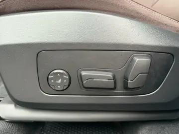 BMW X1 xDrive23i M Sportpaket ACC AHK MEMORY H K LED