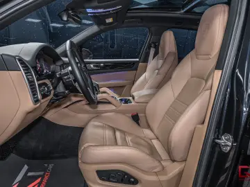 PORSCHE Cayenne E-Hybrid