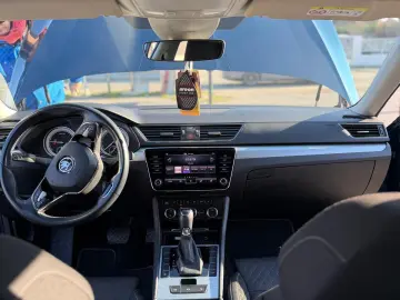 SKODA SUPERB 2.0 TDI 150 CP DSG