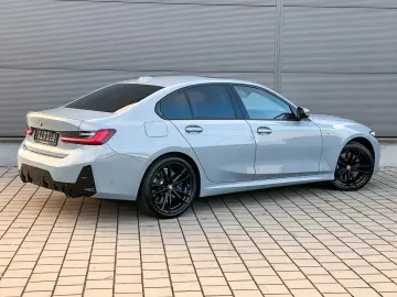 BMW 320d xDrive M Sport Glasdach DrivAsistPro Keyles