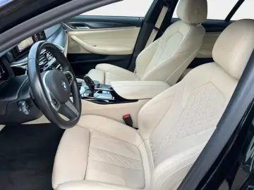 BMW 530d xDrive M Sport AHK Pano HUD Business