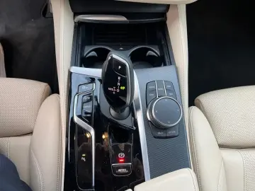 BMW 530d xDrive M Sport AHK Pano HUD Business