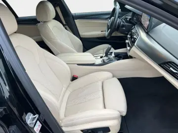 BMW 530d xDrive M Sport AHK Pano HUD Business