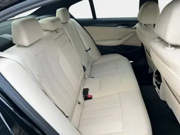 BMW 530d xDrive M Sport AHK Pano HUD Business