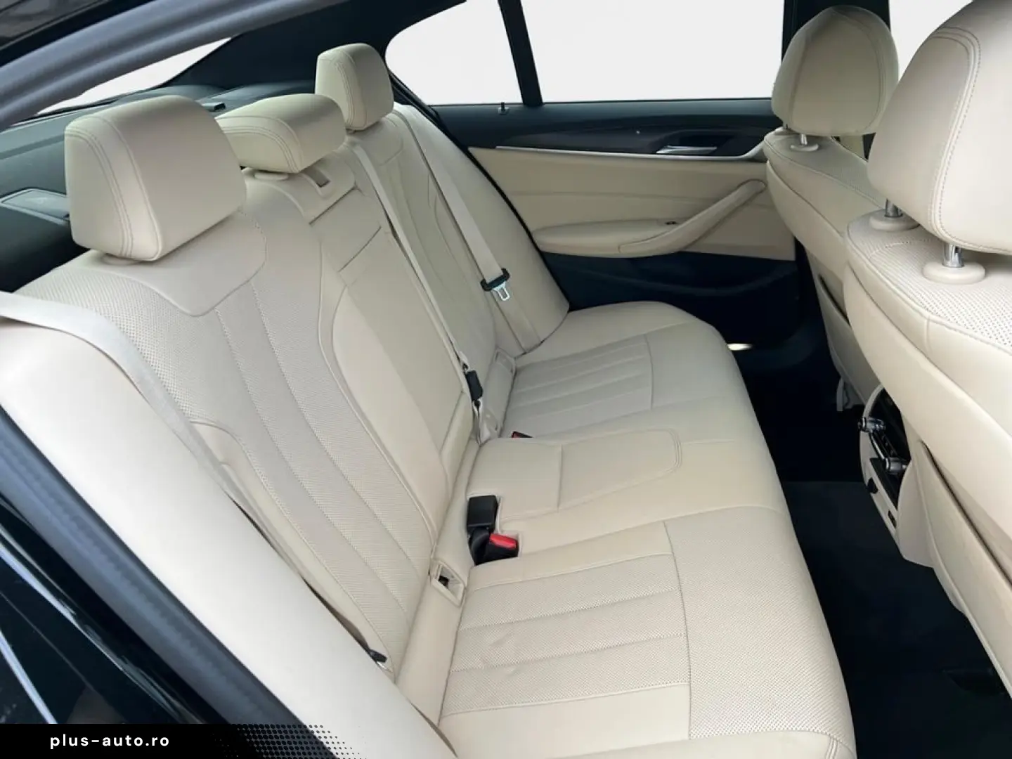 BMW 530d xDrive M Sport AHK Pano HUD Business