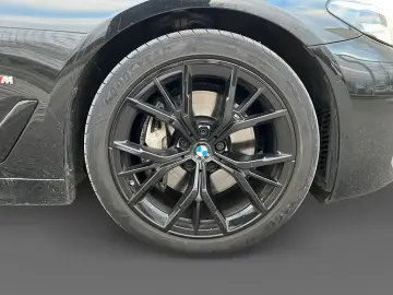 BMW 530d xDrive M Sport AHK Pano HUD Business