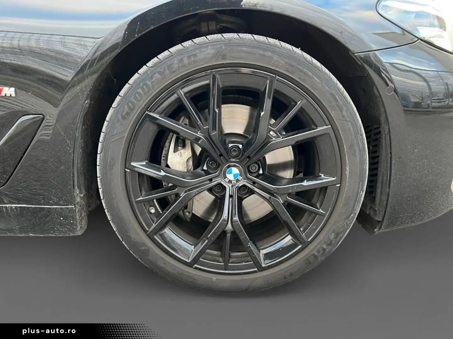 BMW 530d xDrive M Sport AHK Pano HUD Business