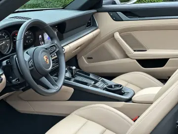 PORSCHE 992 911 Targa 4 Sport Design