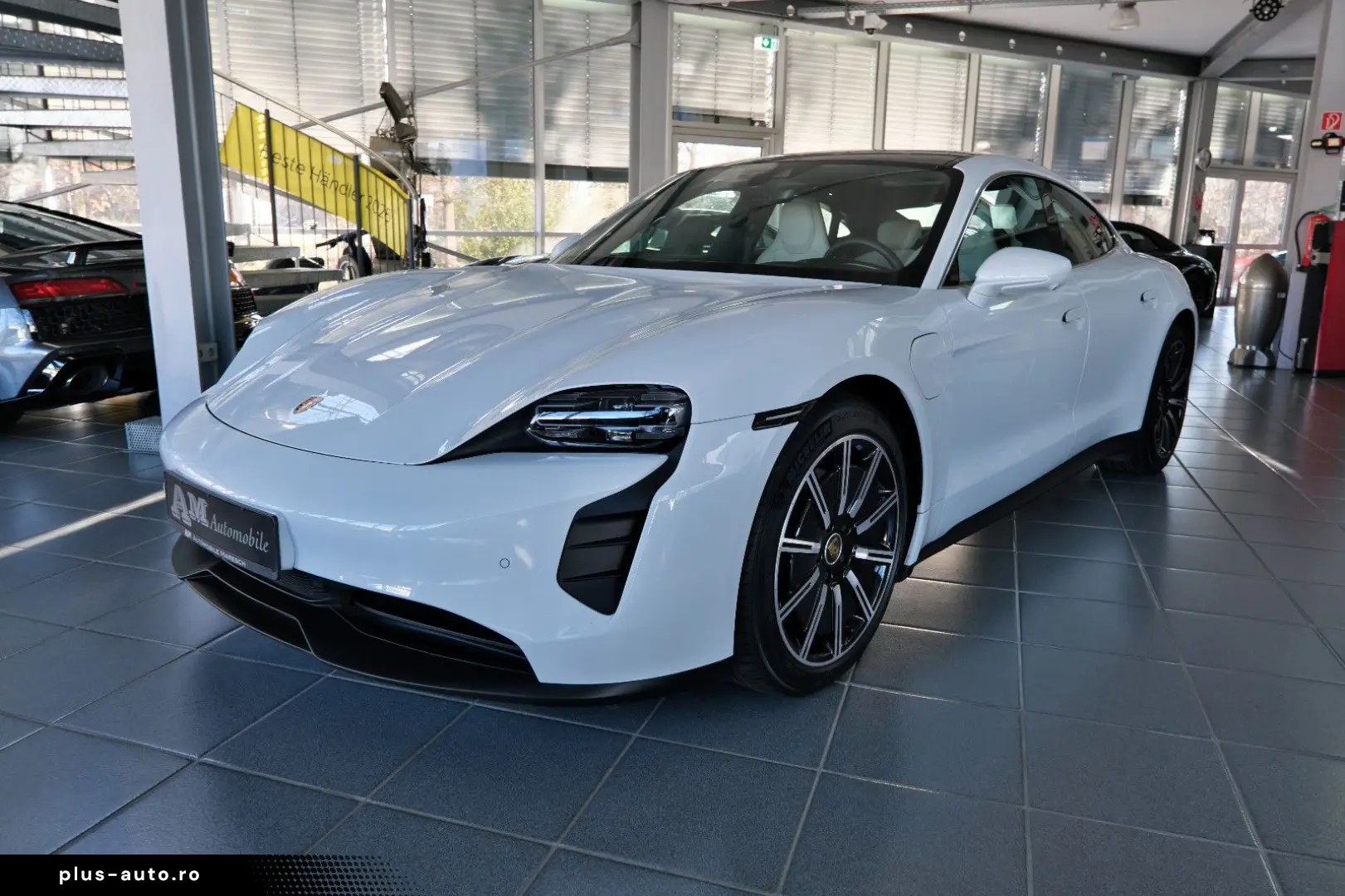 PORSCHE Taycan PerformancePlus Sport Design