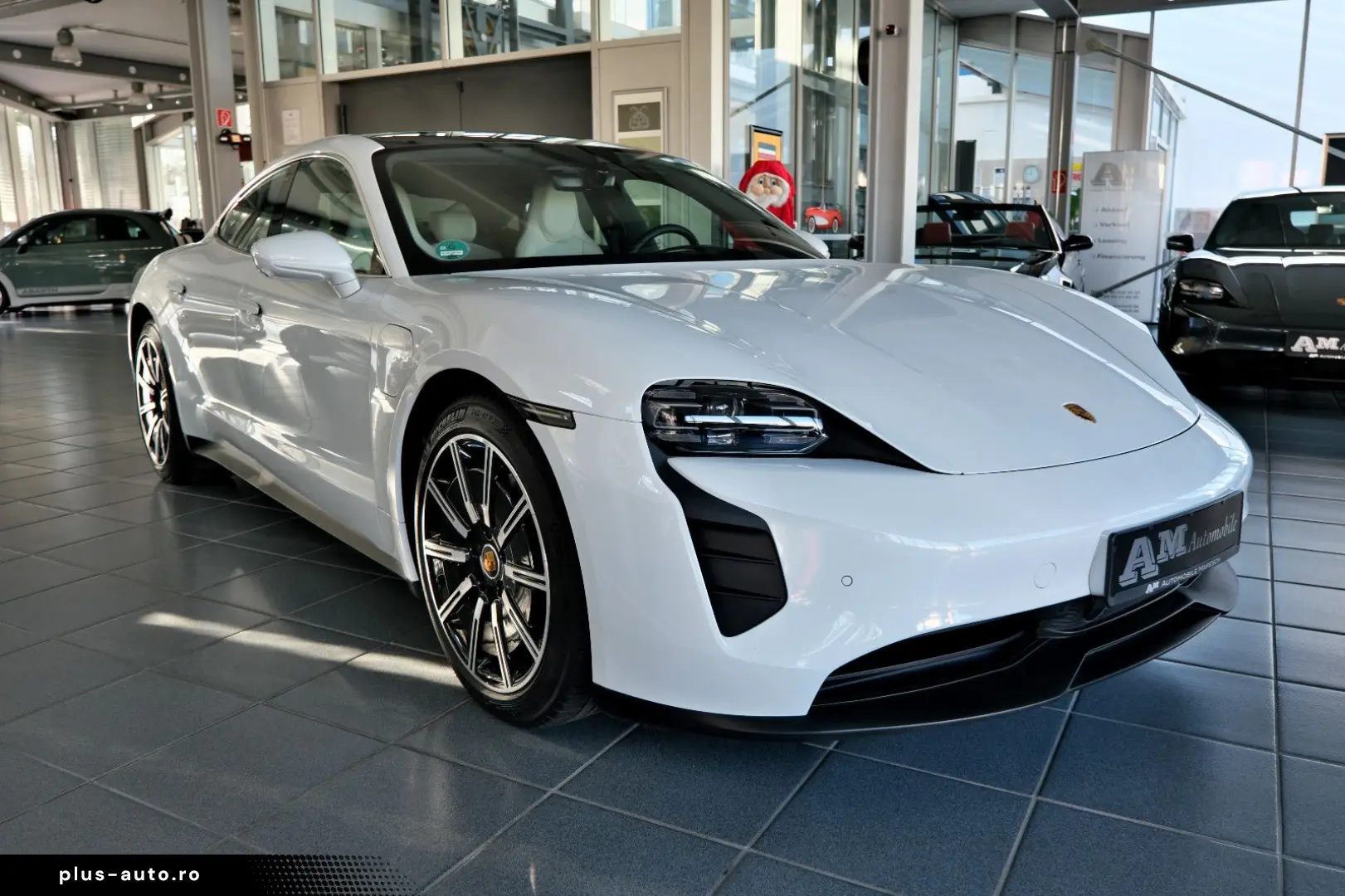 PORSCHE Taycan PerformancePlus Sport Design