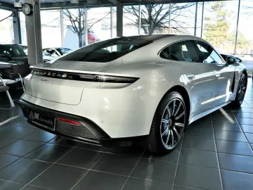 PORSCHE Taycan PerformancePlus Sport Design