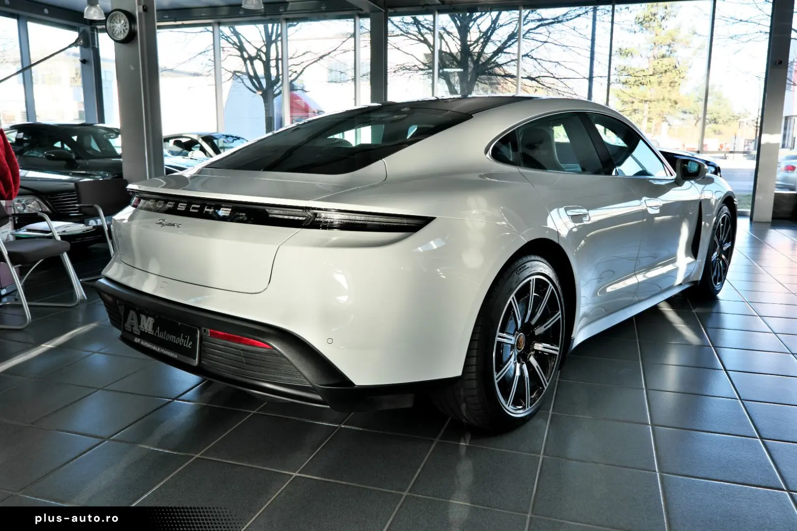 PORSCHE Taycan PerformancePlus Sport Design