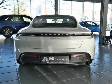 PORSCHE Taycan PerformancePlus Sport Design